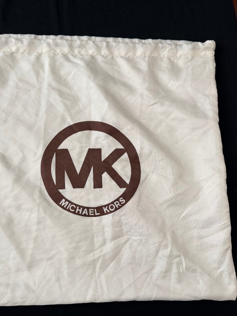 White Michael Kors pebbled leather tote with detachable cross-body strap - Picture 10 of 10